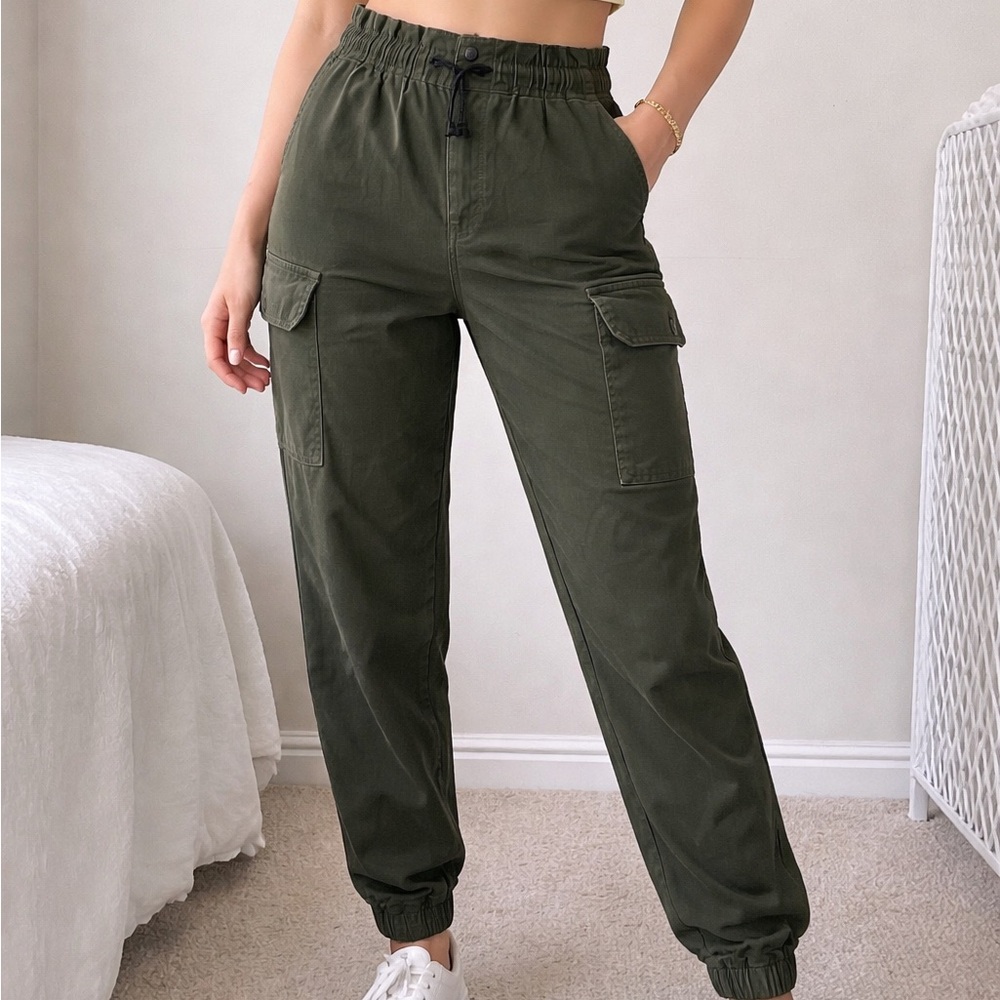 Almost Famous Pants Women’s Juniors Medium Green Jogger Cargos